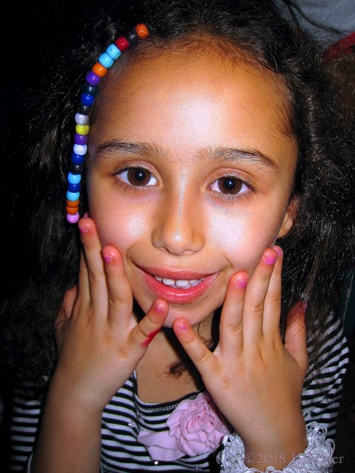 Happily Showcases Her Pink Glitter Mini Mani! 