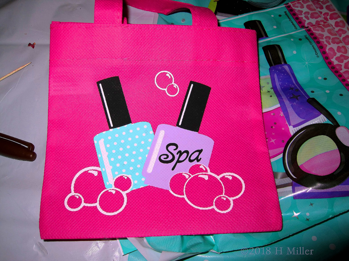 Portable, Personal Spa Goodie Bag For Every Girl! 1