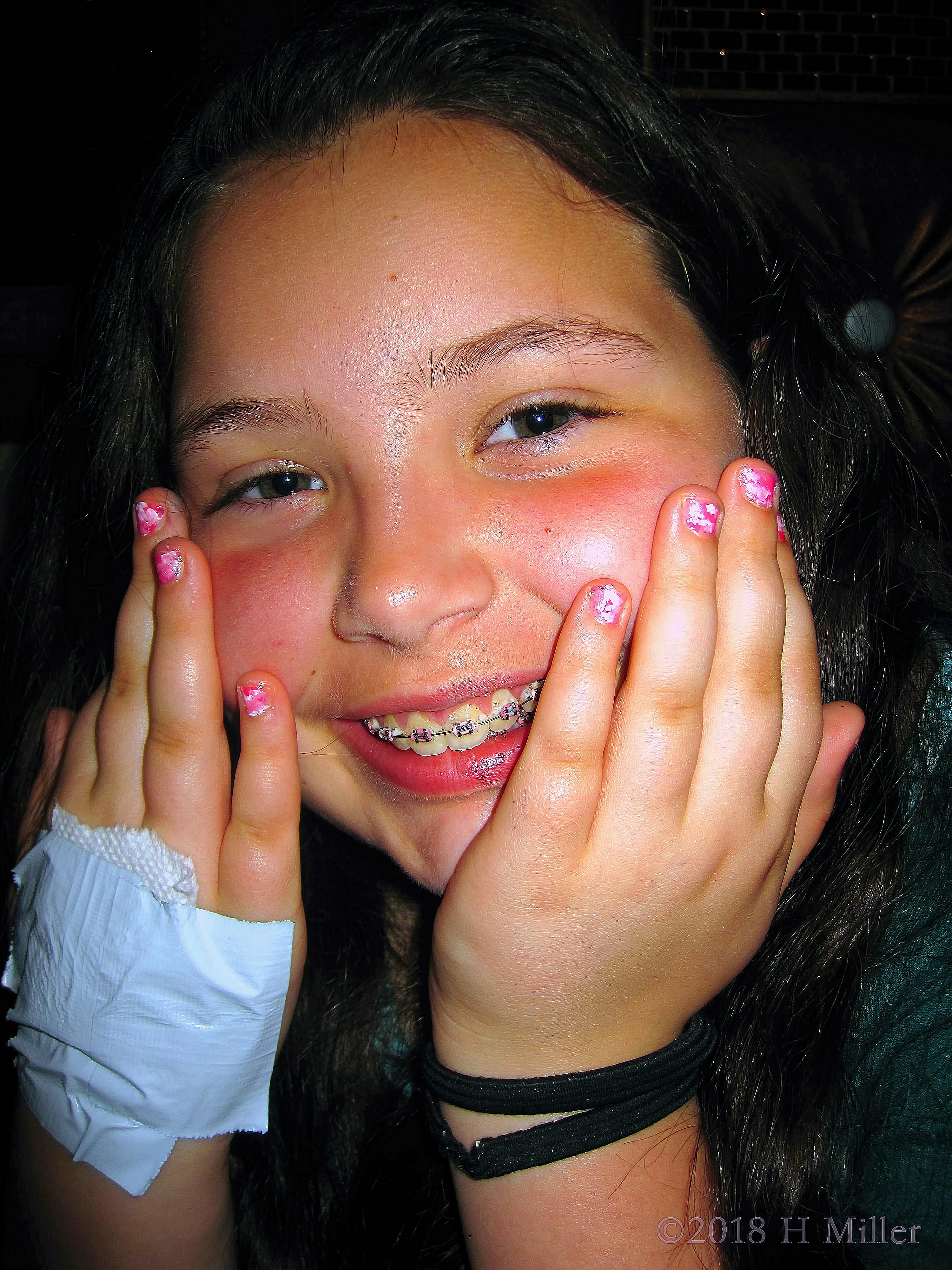 Pretty Manicure And Jagua Tatto, Lots Of Fun Happening At The Party For Girls! Pretty Manicure And Jagua Tatto, Lots Of Fun Happening At The Party For Girls!