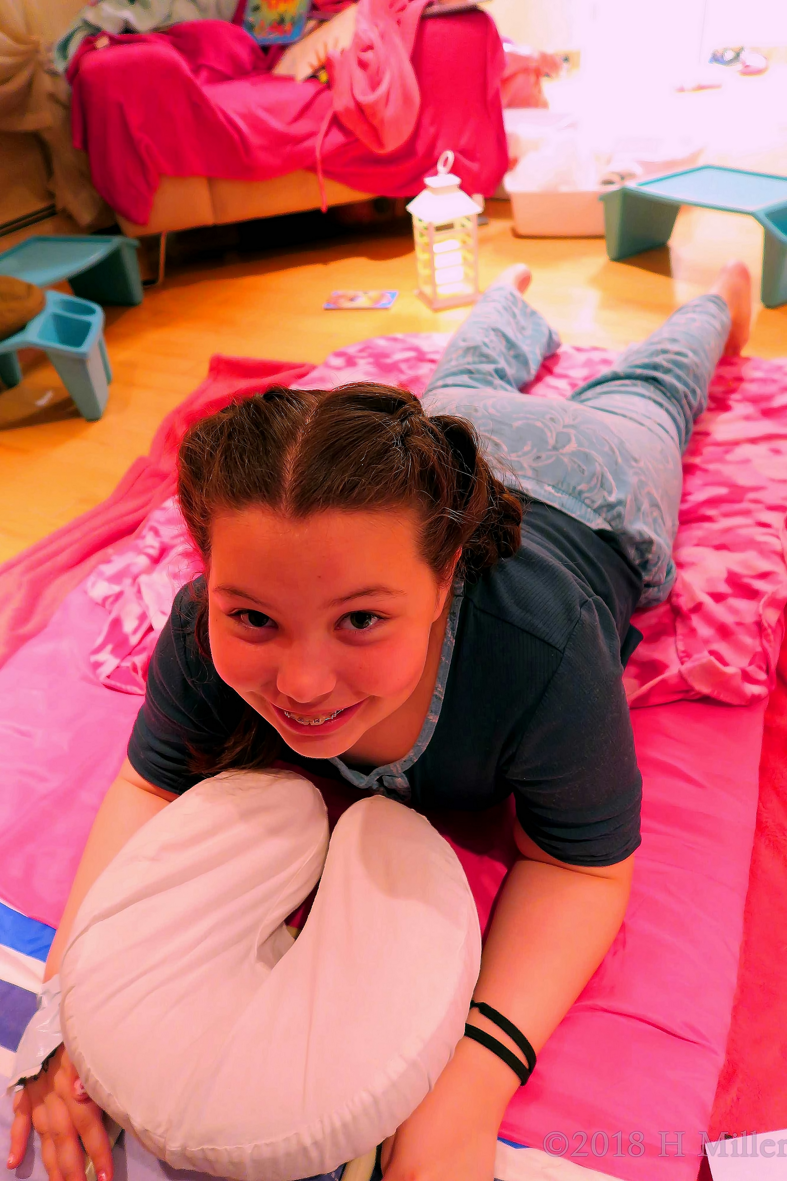 Ready To De Stress, Totally Ready For Her Kids Massage Activity Fun! Ready To De Stress, Totally Ready For Her Kids Massage Activity Fun!