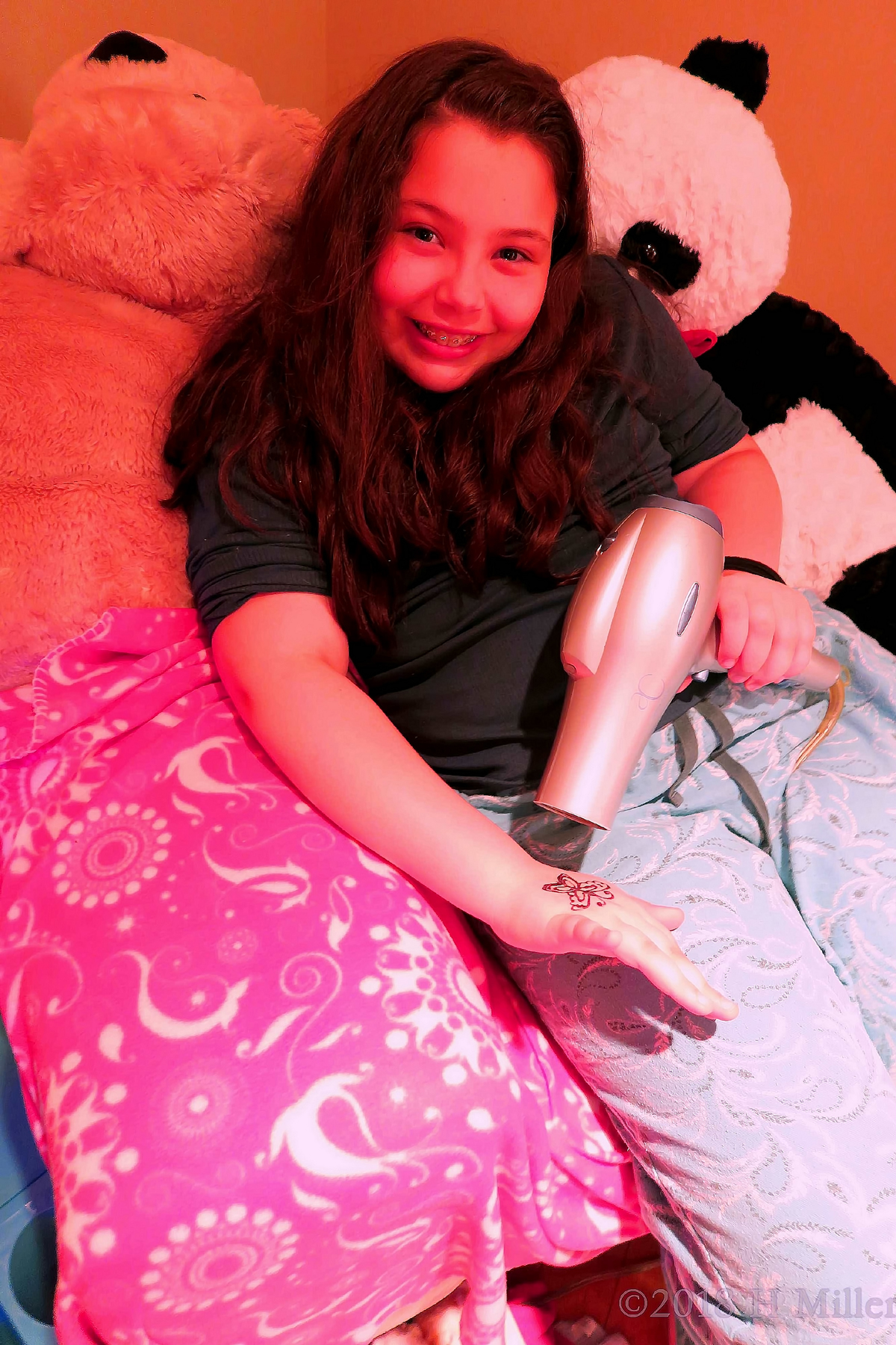 Beautifully Drawn Jagua Butterfly Being Dried With A Dryer! Beautifully Drawn Jagua Butterfly Being Dried With A Dryer!