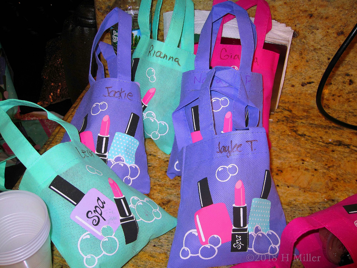 Every Girl Has Her Own Spa Goodie Bag! Every Girl Has Her Own Spa Goodie Bag!