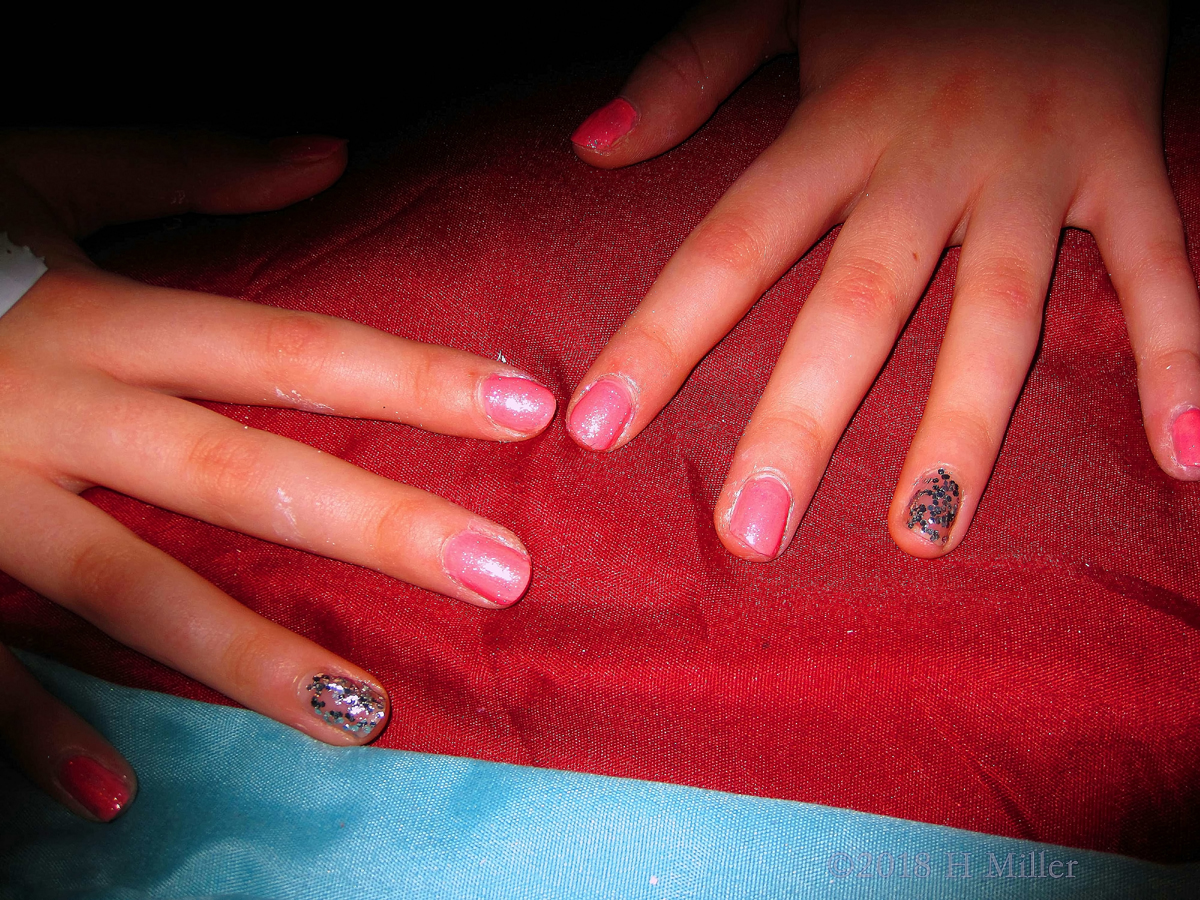 Mini Mani Sessions Give The Girls Beautiful Manicures To Show Off!
