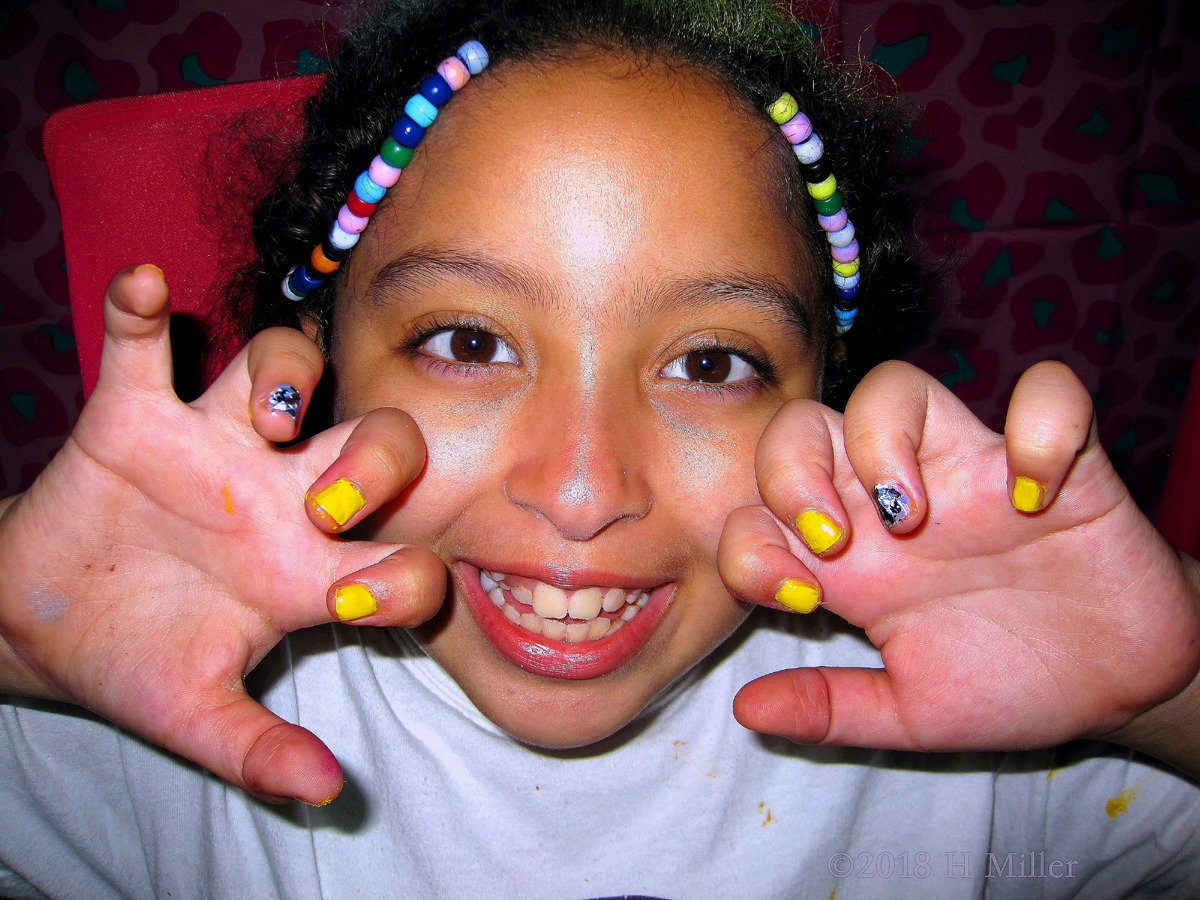 Shows Off Her Cool Nail Art In A Creative Way!