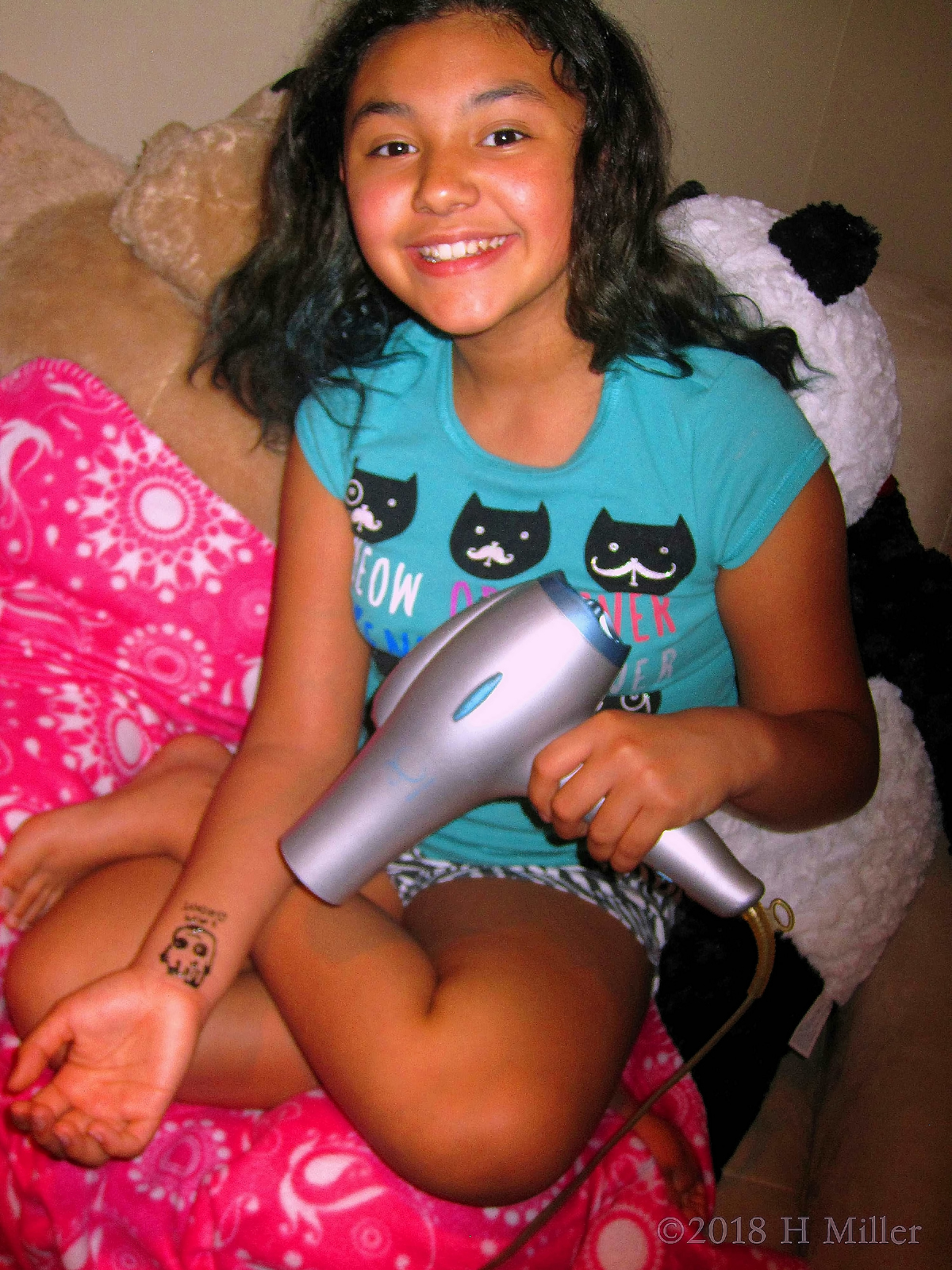 So Happy After Getting A Groot Jagua On Her Hand! So Happy After Getting A Groot Jagua On Her Hand!