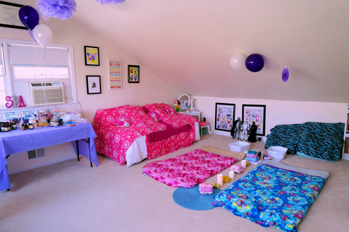 Long Shot Of Facials Area, Crafts Table, And Couch With Spa Throws. Long Shot Of Facials Area, Crafts Table, And Couch With Spa Throws.