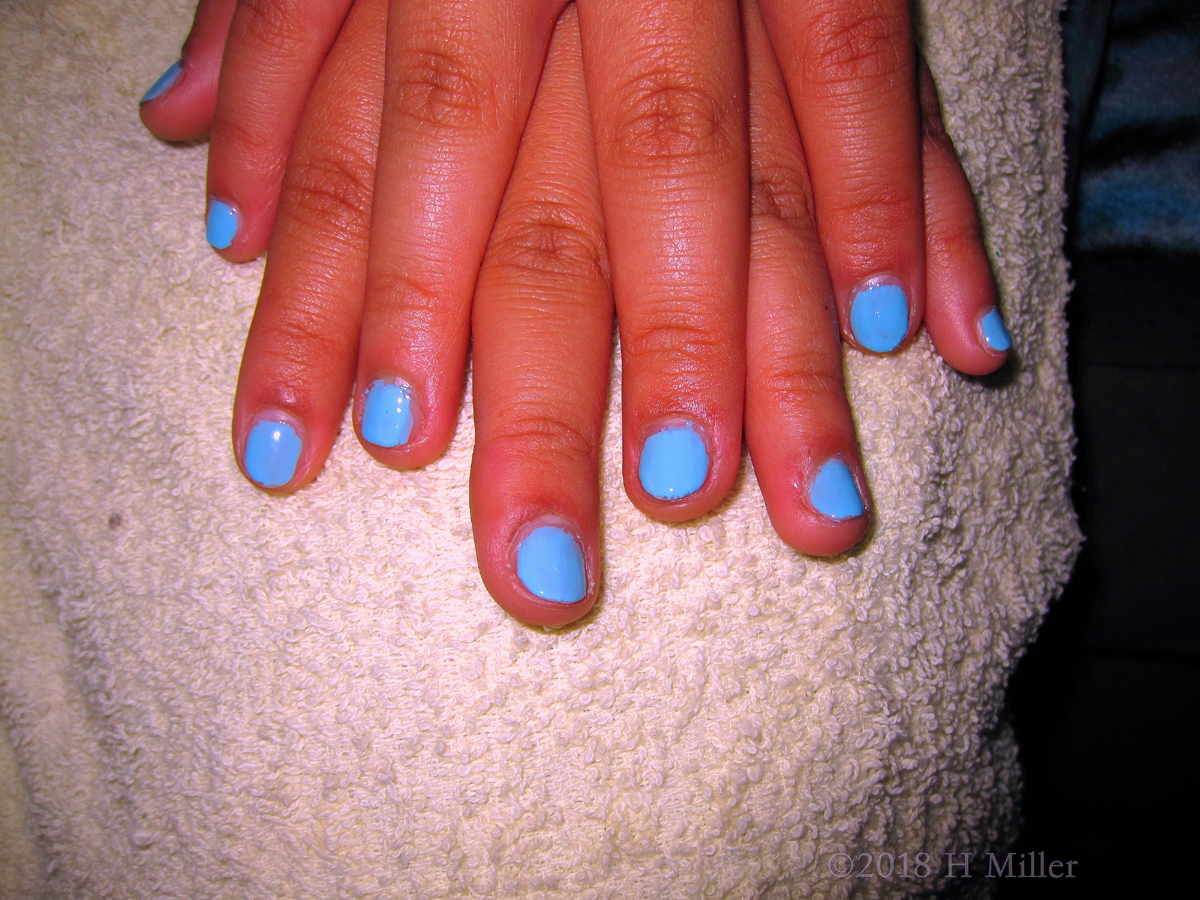 Baby Blue Girls Manicure! 