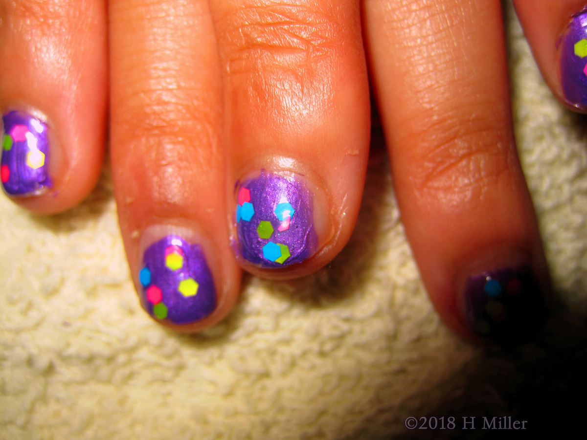 Close Up Of This Purple And Rainbow Glitter Girls Manicure! 