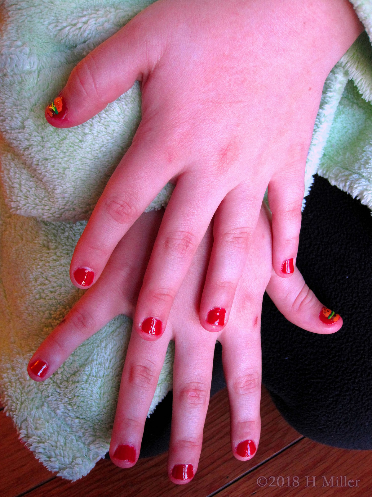 Red Mini Manicure With Hamburger Nail Design! Such Fun! 