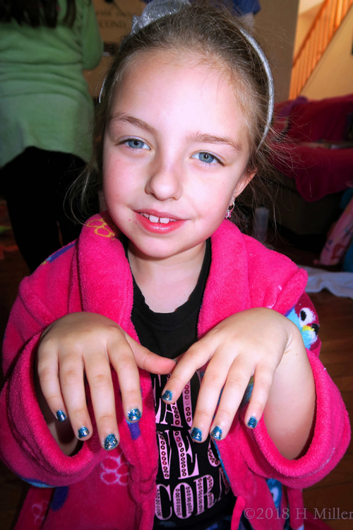 Beautiful Blue Girls Manicure!!