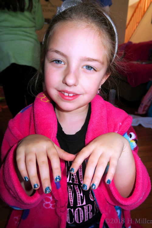 Beautiful Blue Girls Manicure!! Beautiful Blue Girls Manicure!!