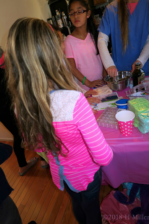Making Brown Sugar Body Scrubs At The Kids Craft Station Making Brown Sugar Body Scrubs At The Kids Craft Station