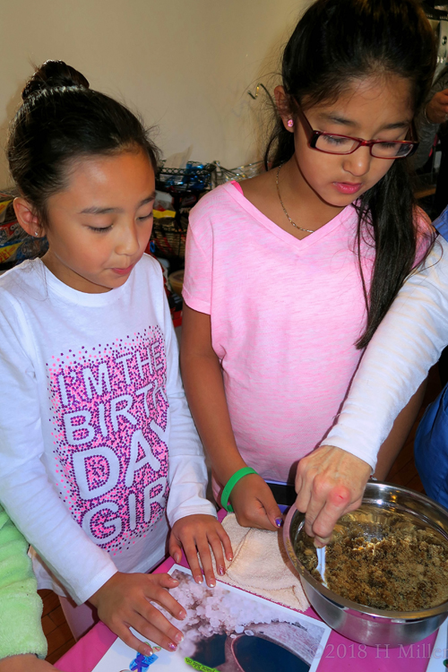 Now You Try Mixing The Sugar Body Scrub Kids Craft! Now You Try Mixing The Sugar Body Scrub Kids Craft!