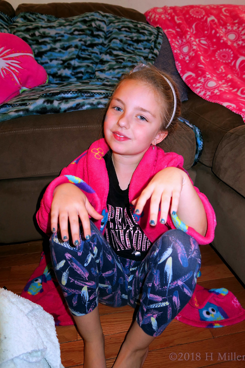 Pink Spa Robe And Blue Girls Manicure!! Pink Spa Robe And Blue Girls Manicure!!