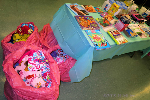 Collection Of Spa Robes For Party Guests And The Kids Hairstyling Table! Collection Of Spa Robes For Party Guests And The Kids Hairstyling Table!