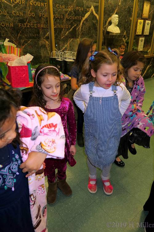 Hmmmm ............ Which Spa Robe Should I Choose!!! Hmmmm ............ Which Spa Robe Should I Choose!!!