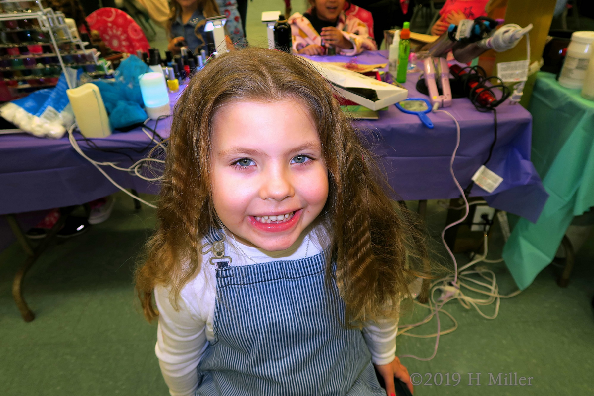 Party Guest Is All Smiles After Girls Hairstyles At The Spa Party 