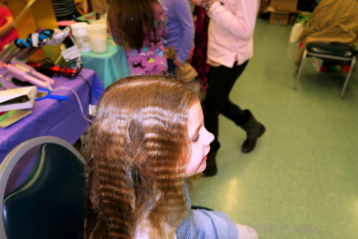 Showing Off Her Crimped Tresses For Her Kids Hairstyle............ 