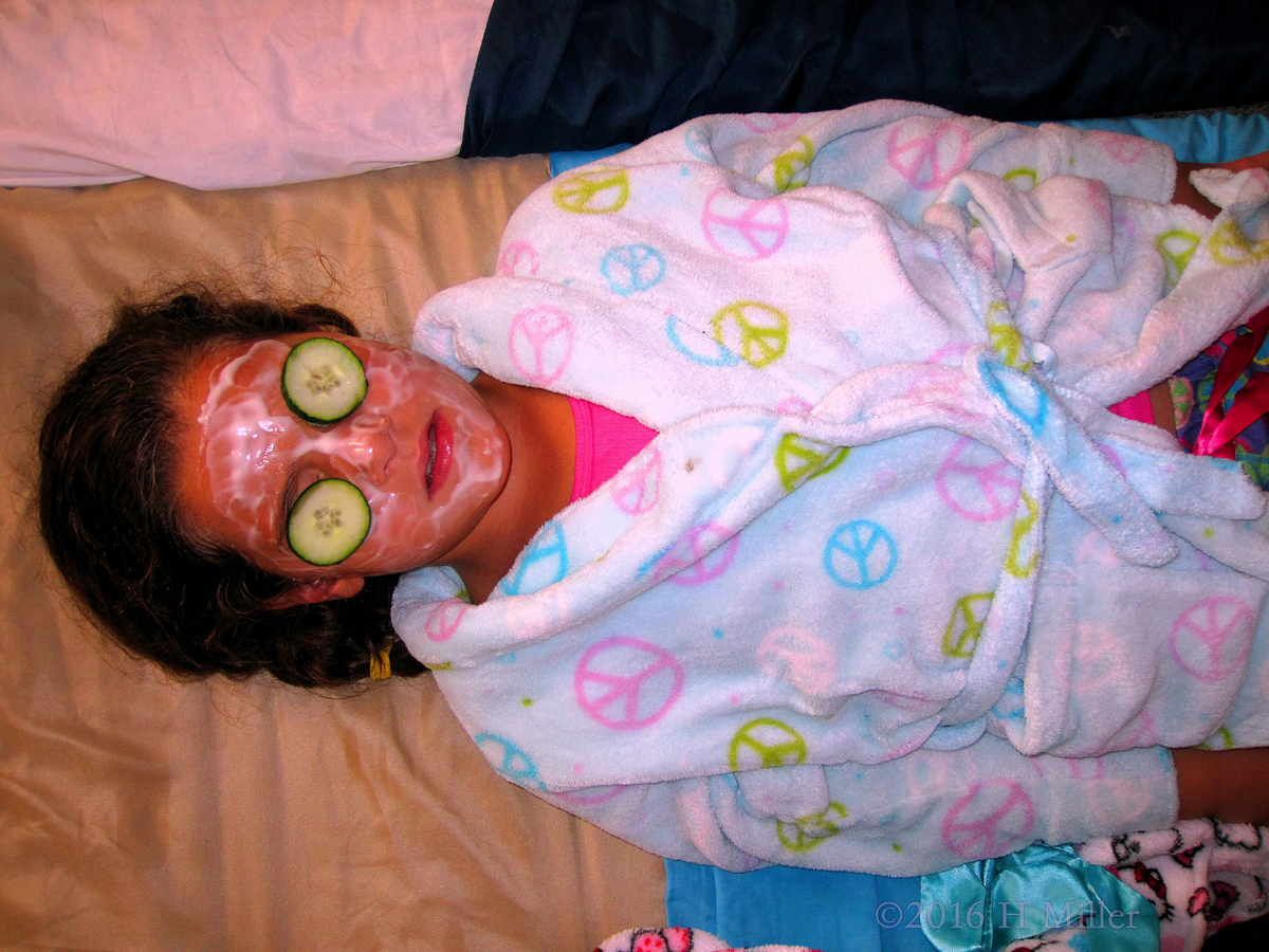 Relaxing In A Kids Spa Vanilla Face Masque. 