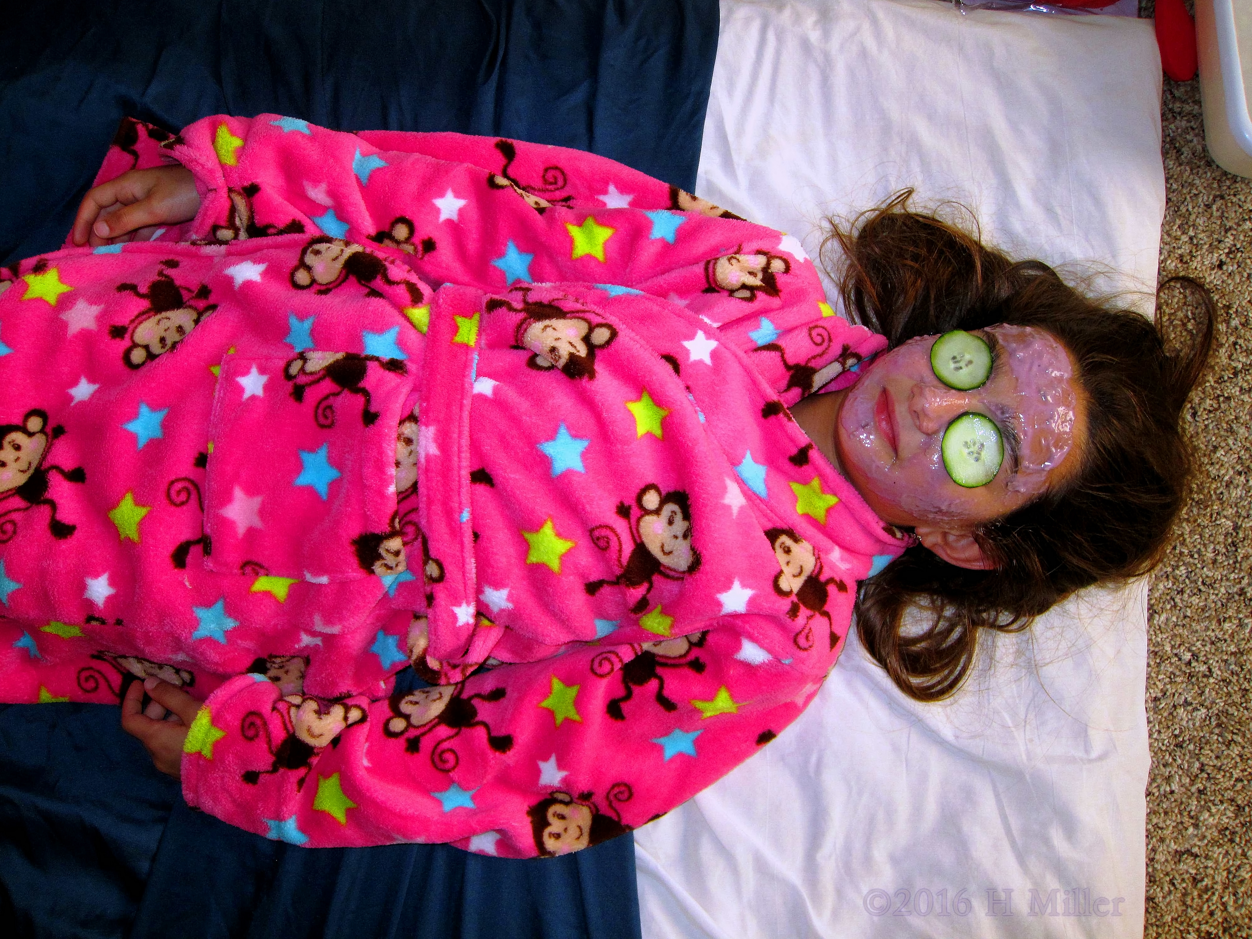 Relaxing In A Home Girls Spa Blueberry Masque. Relaxing In A Home Girls Spa Blueberry Masque.