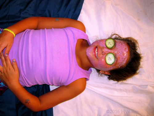 Smiling In Her Home Blueberry Facial Smiling In Her Home Blueberry Facial