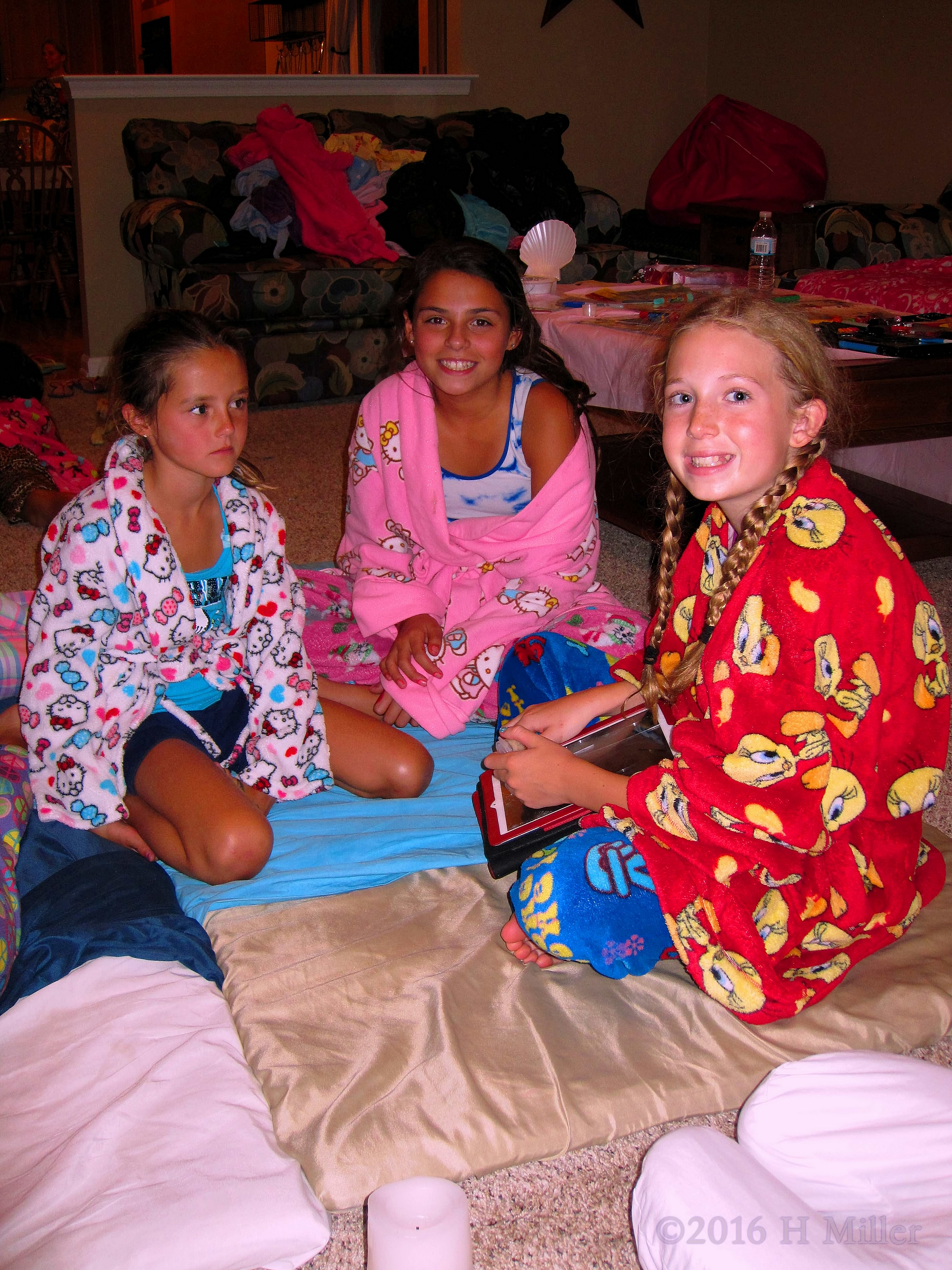 Hanging Out And Chatting In The Facial And Massage Area. Hanging Out And Chatting In The Facial And Massage Area.