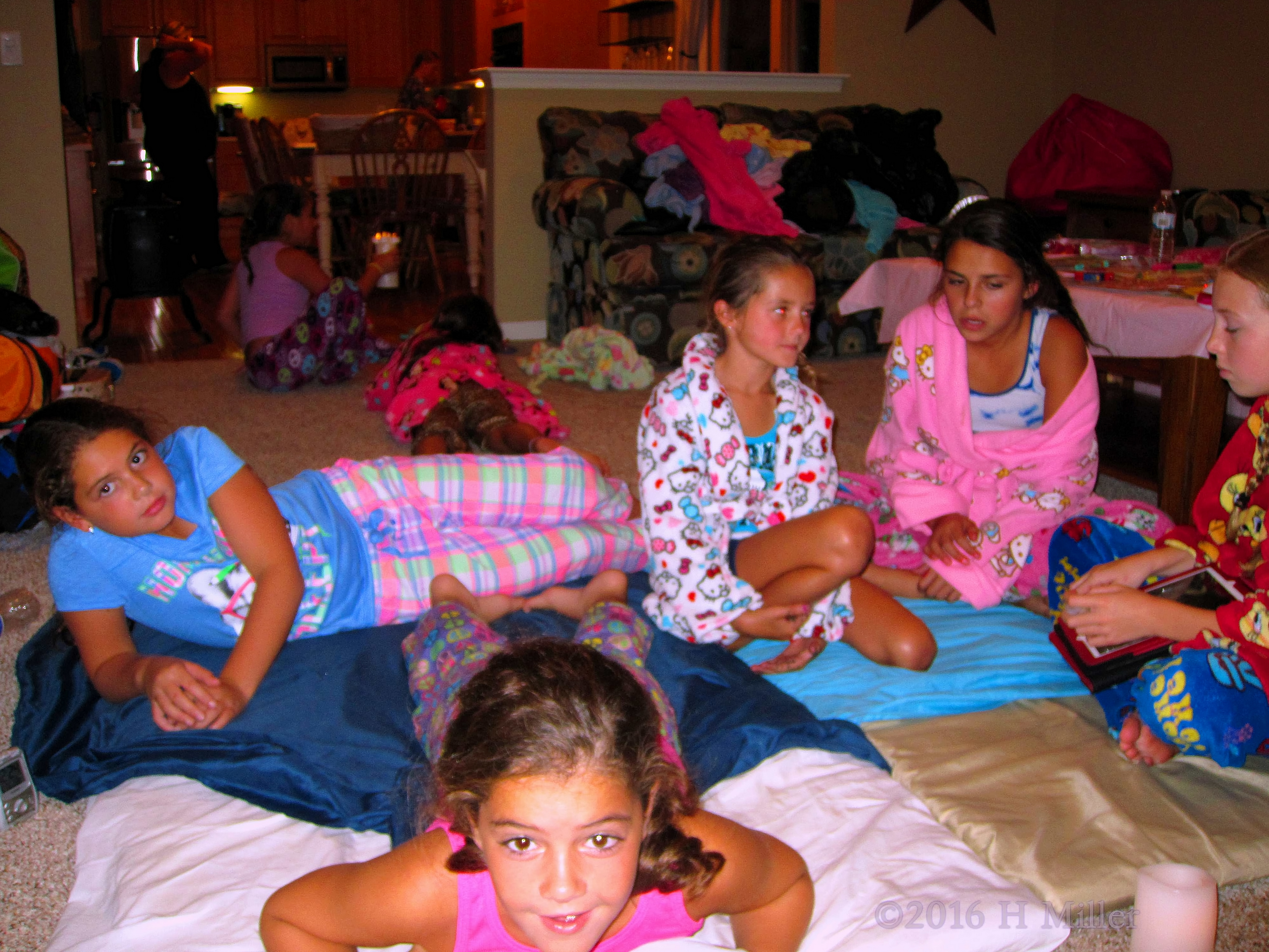 Hanging Out Around The Facial And Massage Area. Hanging Out Around The Facial And Massage Area.