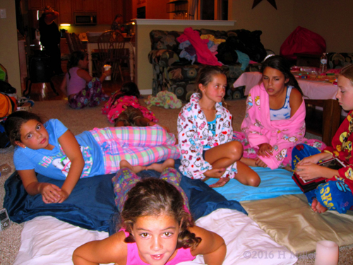 Hanging Out Around The Facial And Massage Area. Hanging Out Around The Facial And Massage Area.