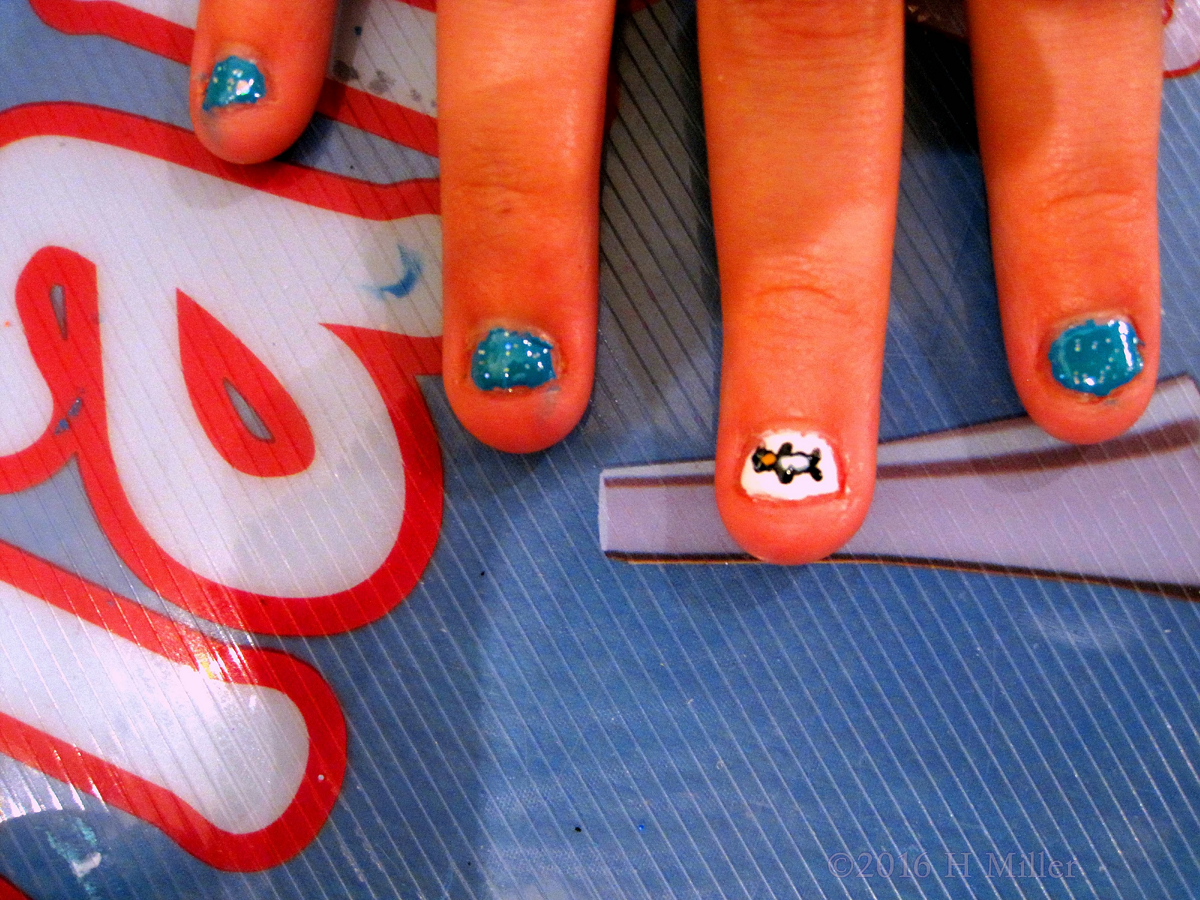 Amazing Penguin Nail Art For The Perfect Kids Mani! 
