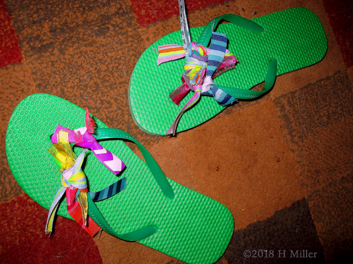 Kids Flip Flops With Cool Ribbons Tied Onto Them For The Kids Party Extra Crafts! 
