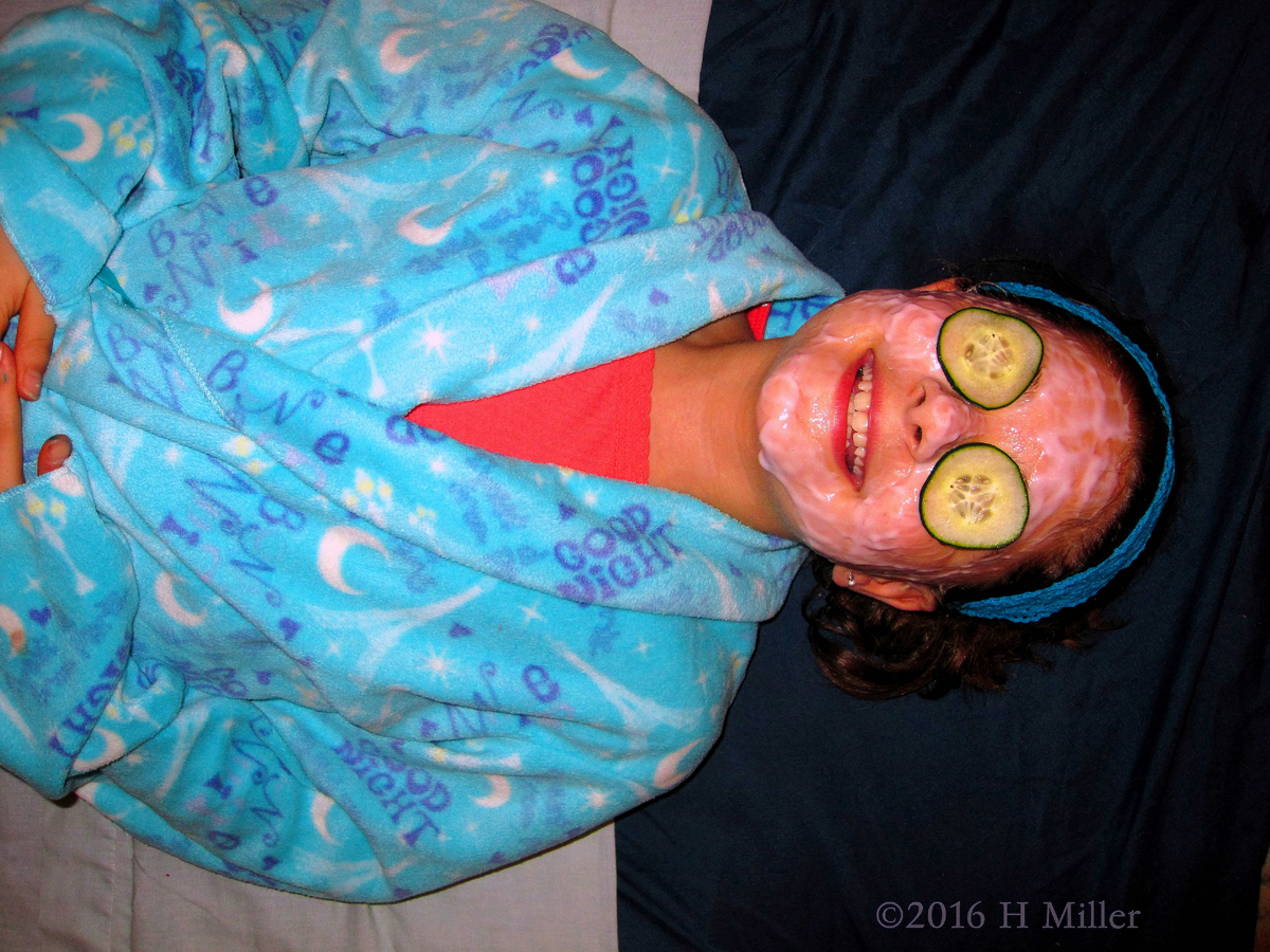 Relaxing With Soothing Facial Mask And Cukes Over The Eyes During Her Facial For Girls! 
