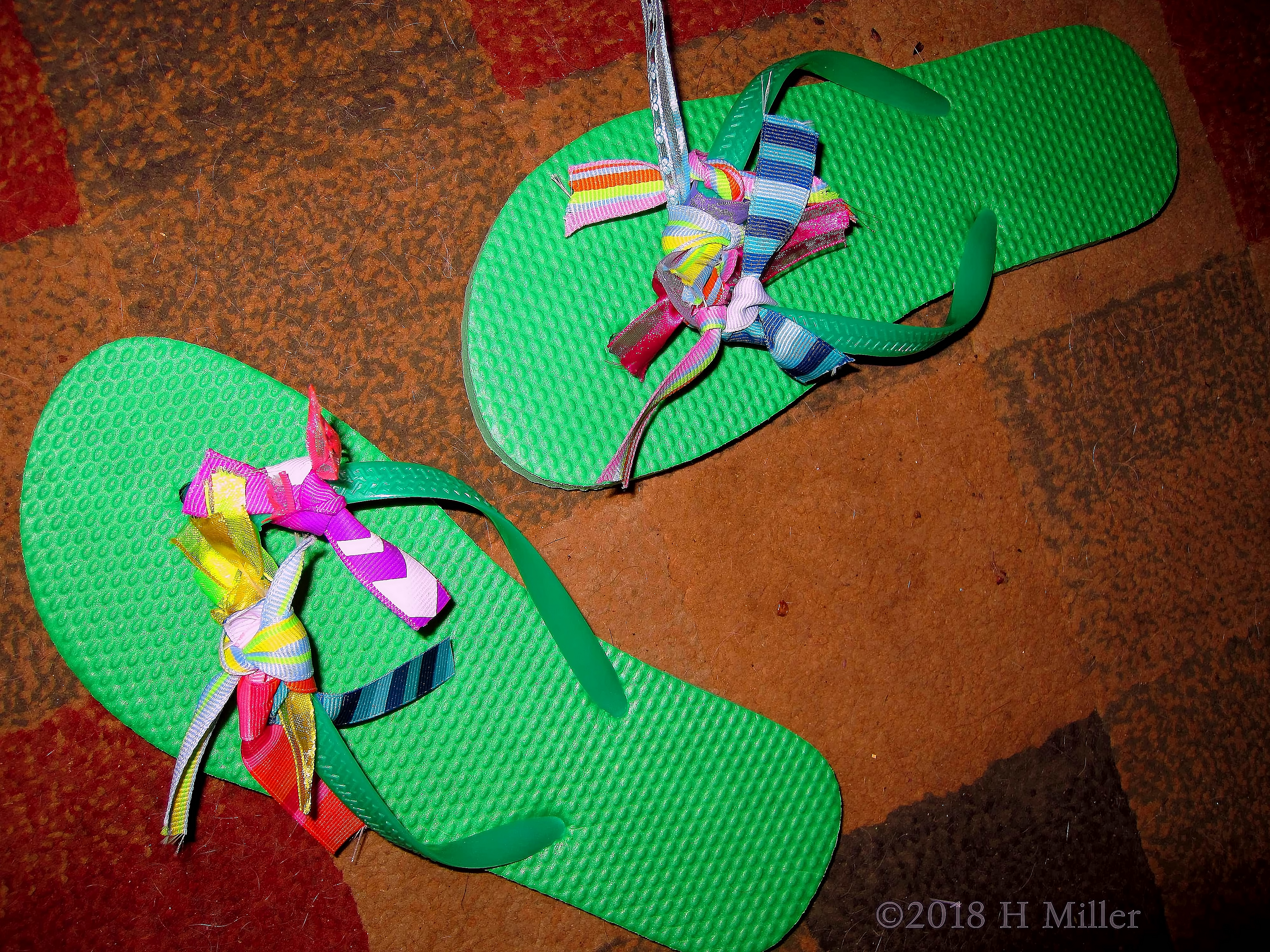 Kids Flip Flops With Cool Ribbons Tied Onto Them For The Kids Party Extra Crafts! Kids Flip Flops With Cool Ribbons Tied Onto Them For The Kids Party Extra Crafts!