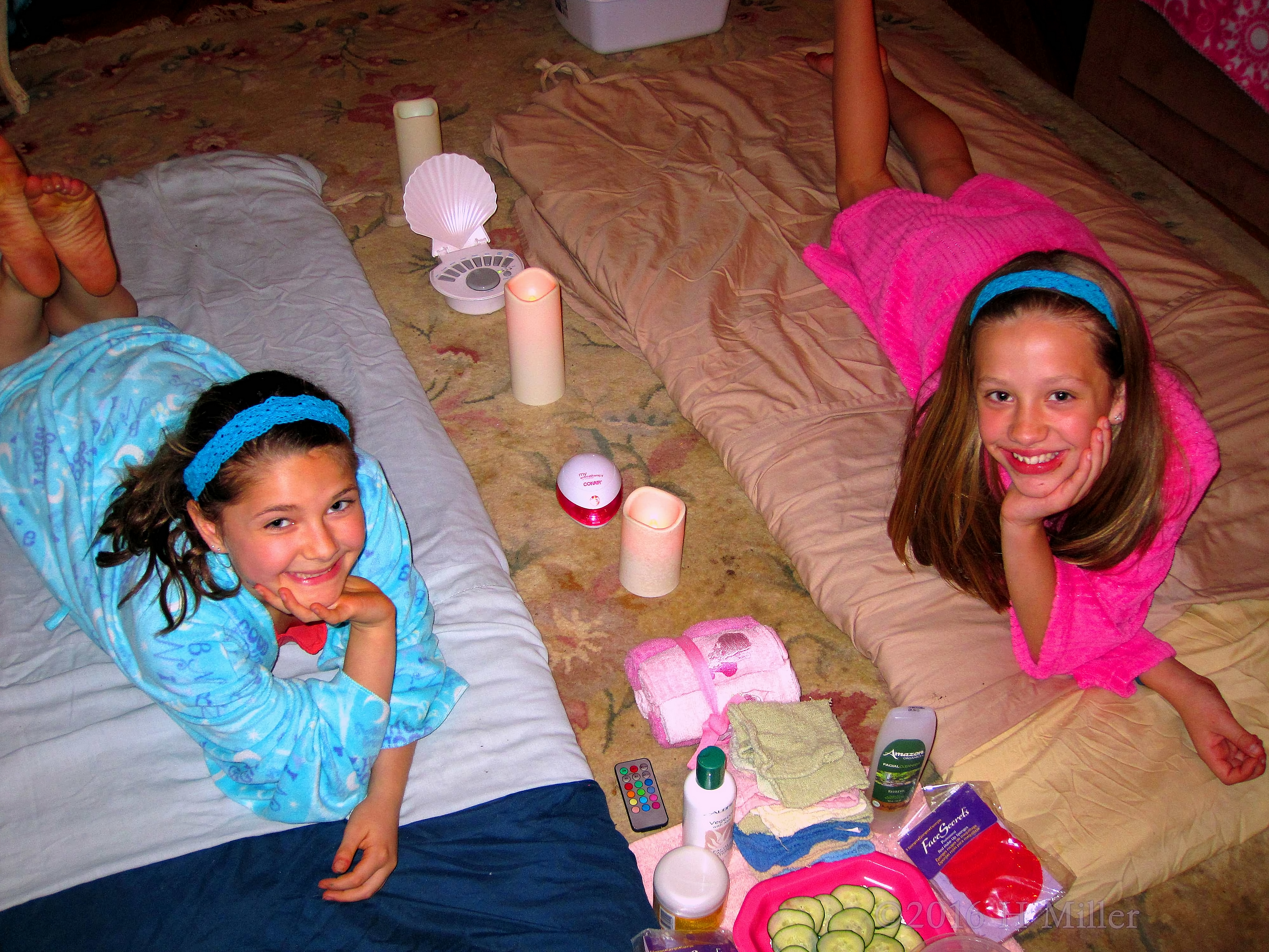 Kids Lying Comfortably Over The Girls Facial Mat! Kids Lying Comfortably Over The Girls Facial Mat!