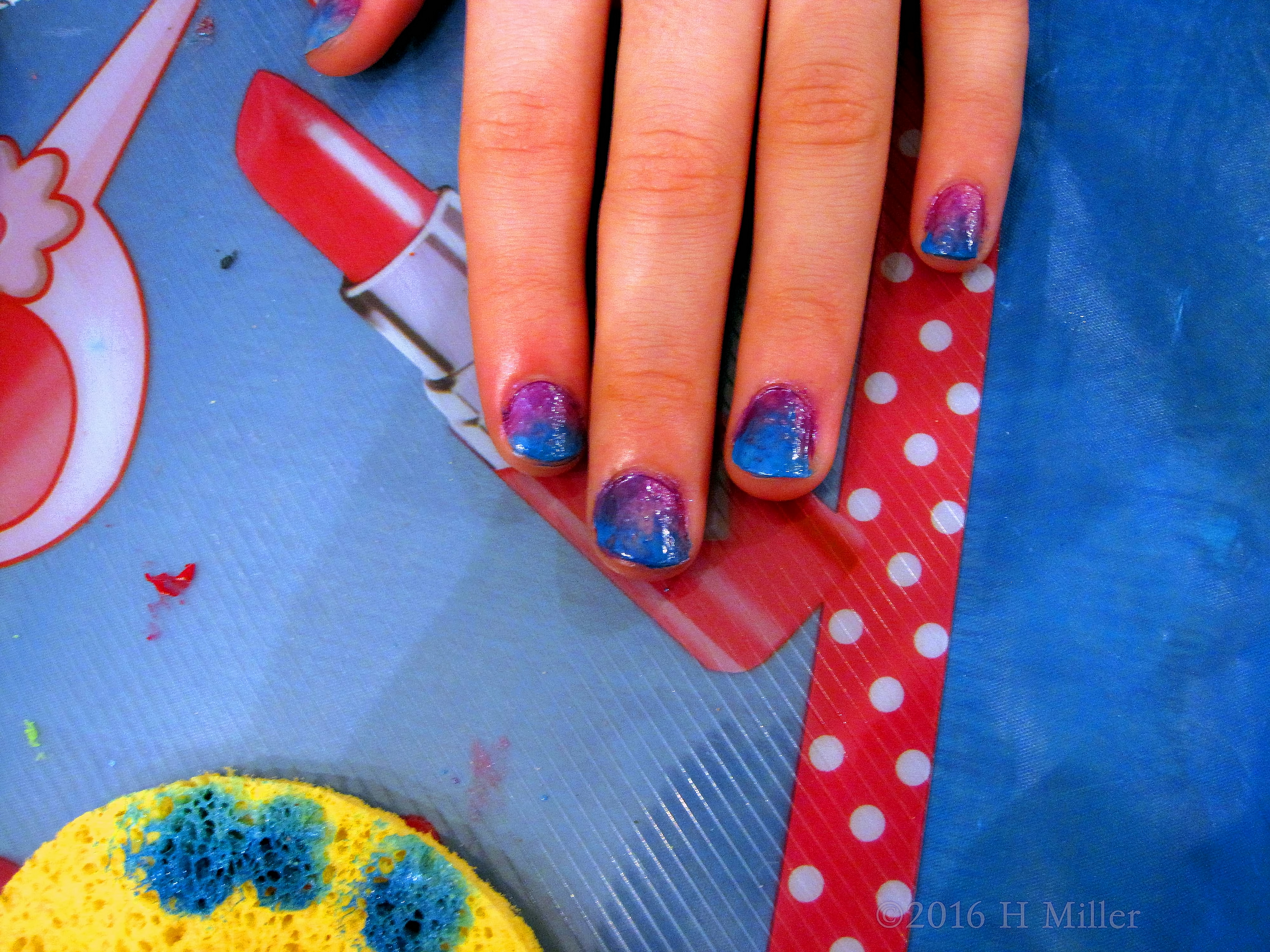 Pretty Kids Mini Manicure With A Lovely Contrasting Ombre Design. Pretty Kids Mini Manicure With A Lovely Contrasting Ombre Design.