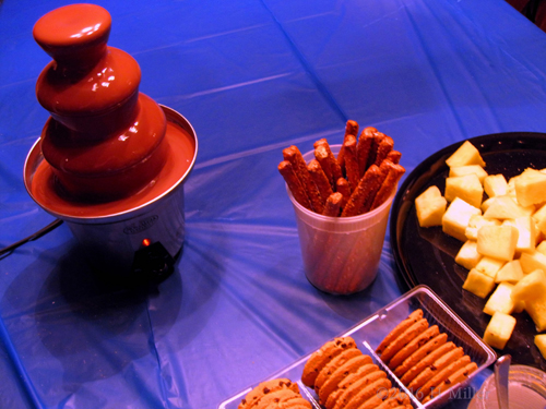 Kids Like Chocolate And They Like It More With Chocochip Cookies And Fruit Kids Like Chocolate And They Like It More With Chocochip Cookies And Fruit