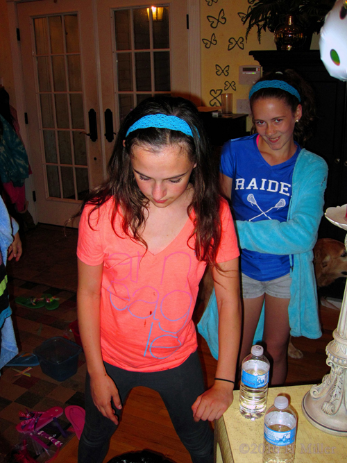 She Wants The Best Kids Spa Robe For Her. She Wants The Best Kids Spa Robe For Her.