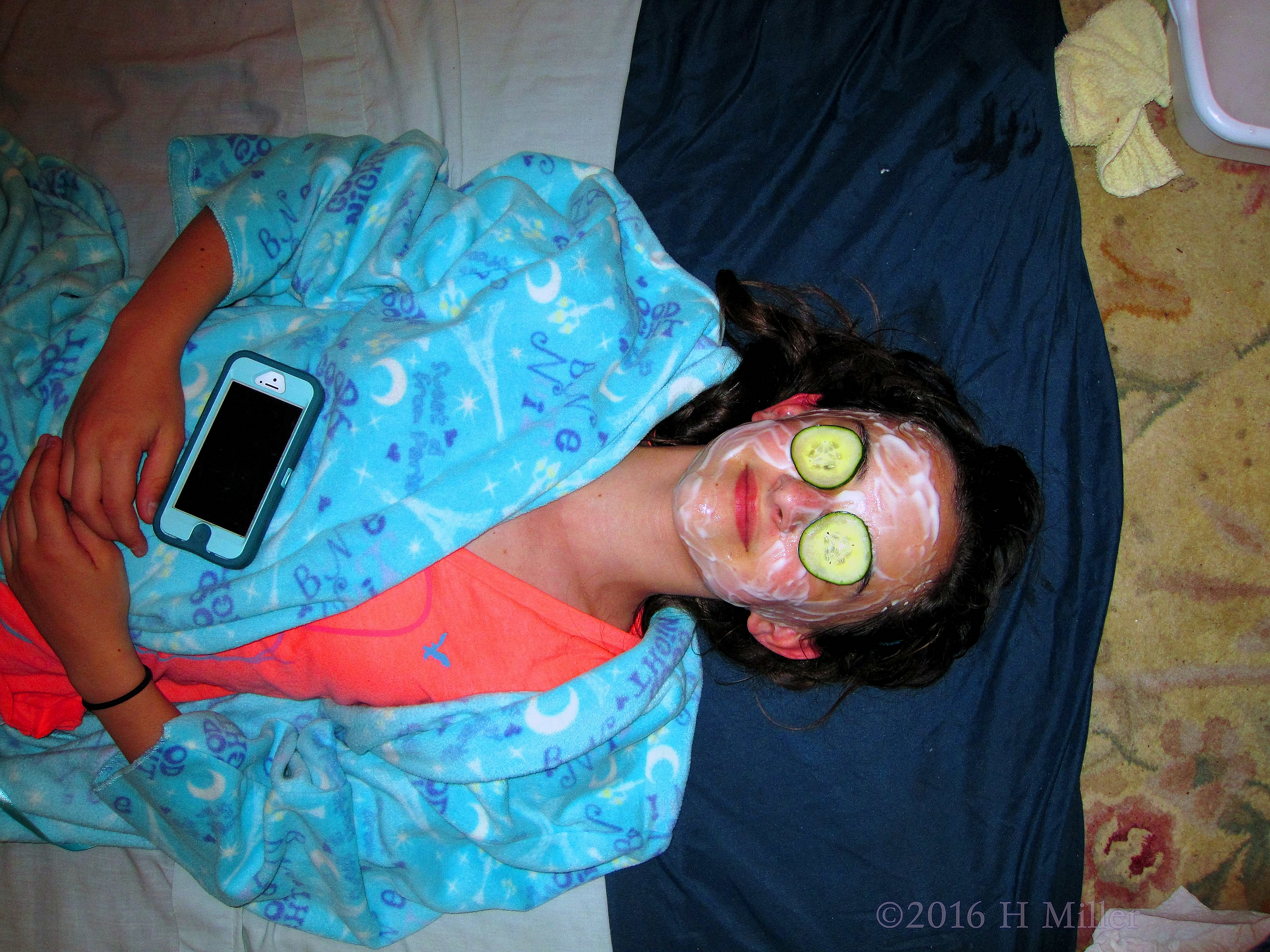 Facial For Girls With Natural Masque And Cukes Gives A Feeling Of Relaxation And Chill! Facial For Girls With Natural Masque And Cukes Gives A Feeling Of Relaxation And Chill!