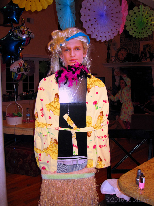 The Girls Have Been Really Creative With The Statue! The Girls Have Been Really Creative With The Statue!