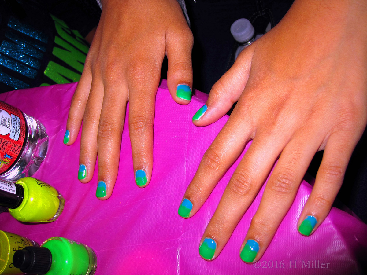 Blue And Green Ombre Manicure 