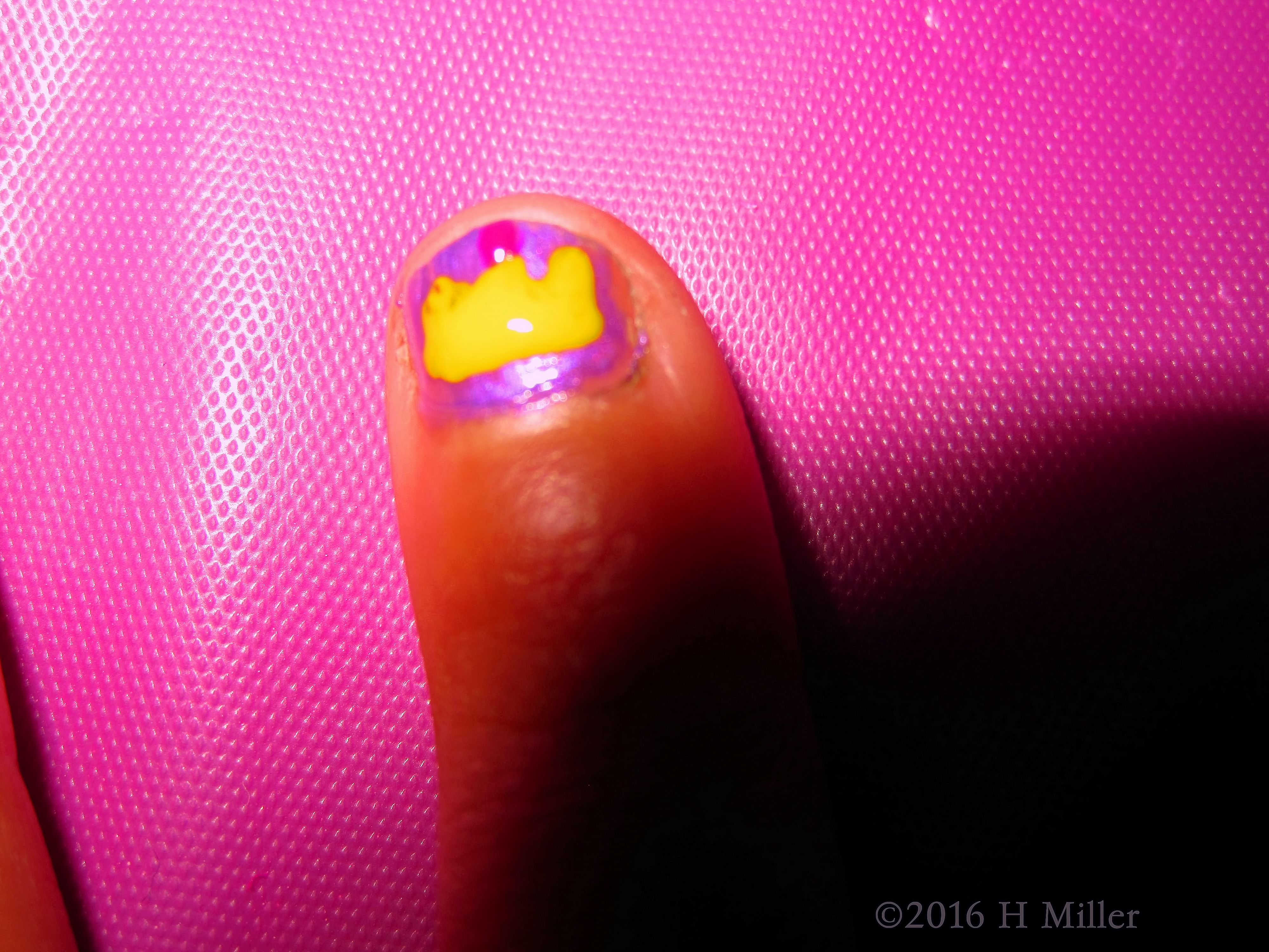 Crown Manicure Accent Nail Crown Manicure Accent Nail