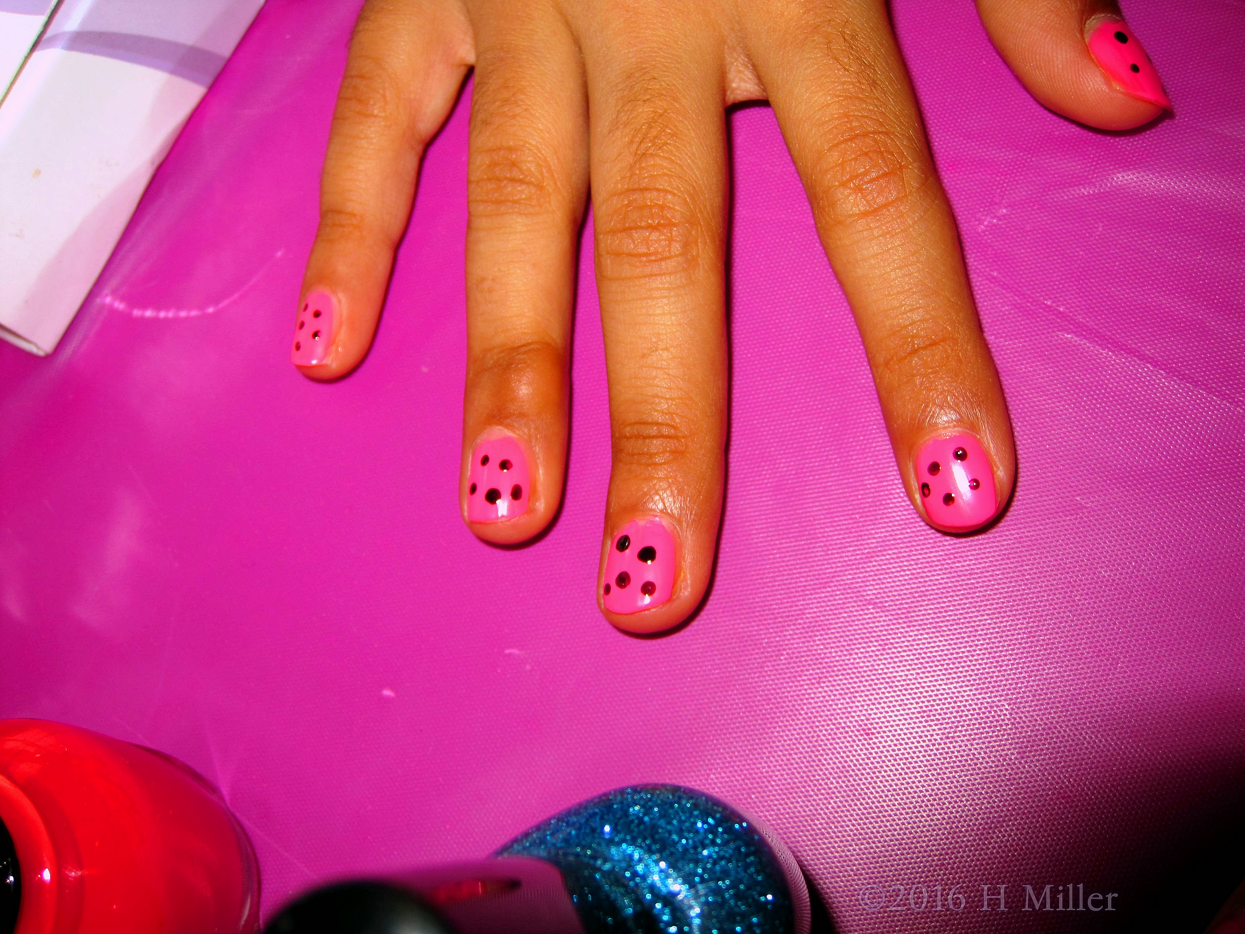 Pink Dotticure Mini Mani Pink Dotticure Mini Mani