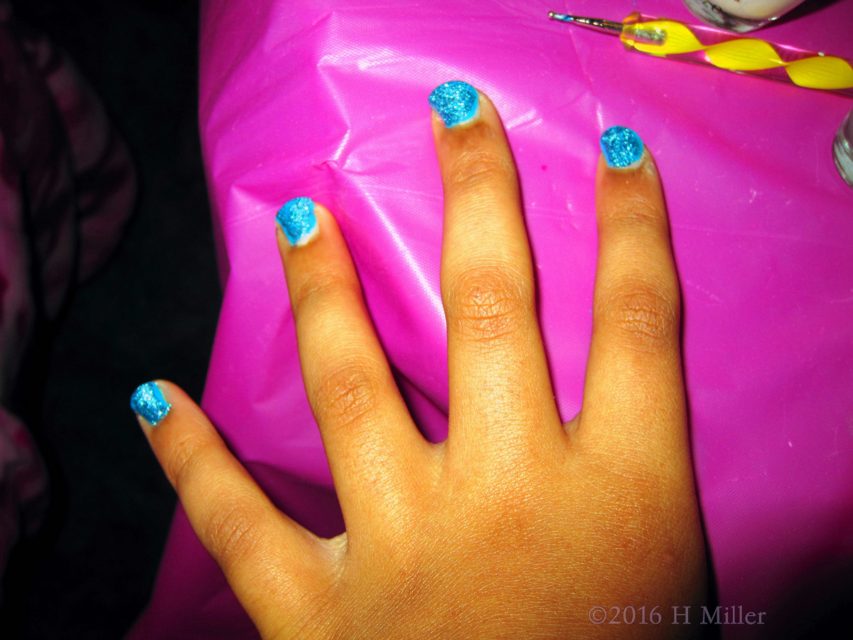 Cool Blue And Sliver Spiderweb Mini Mani