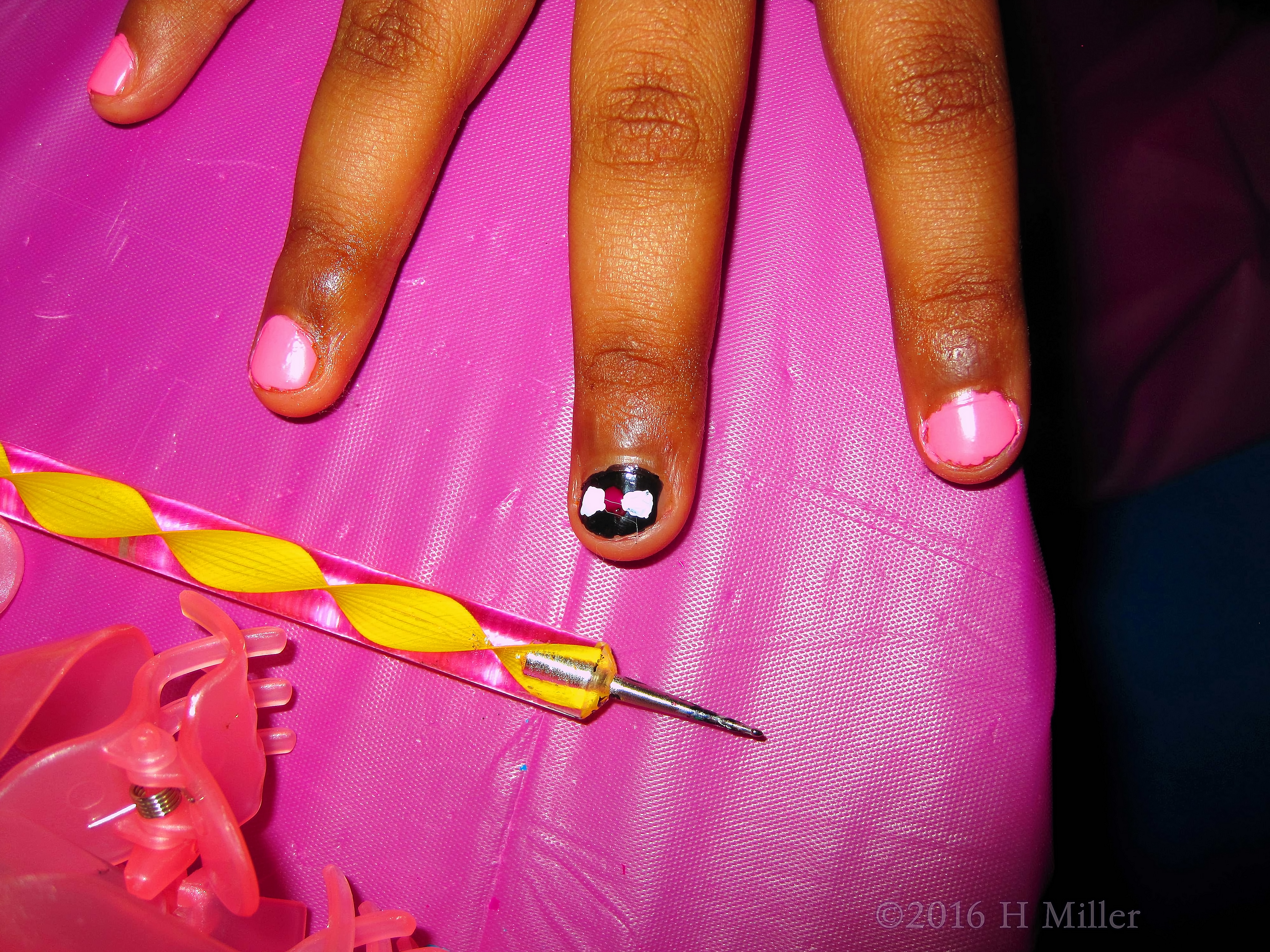 Cute Black And Pink Mini Manicure 