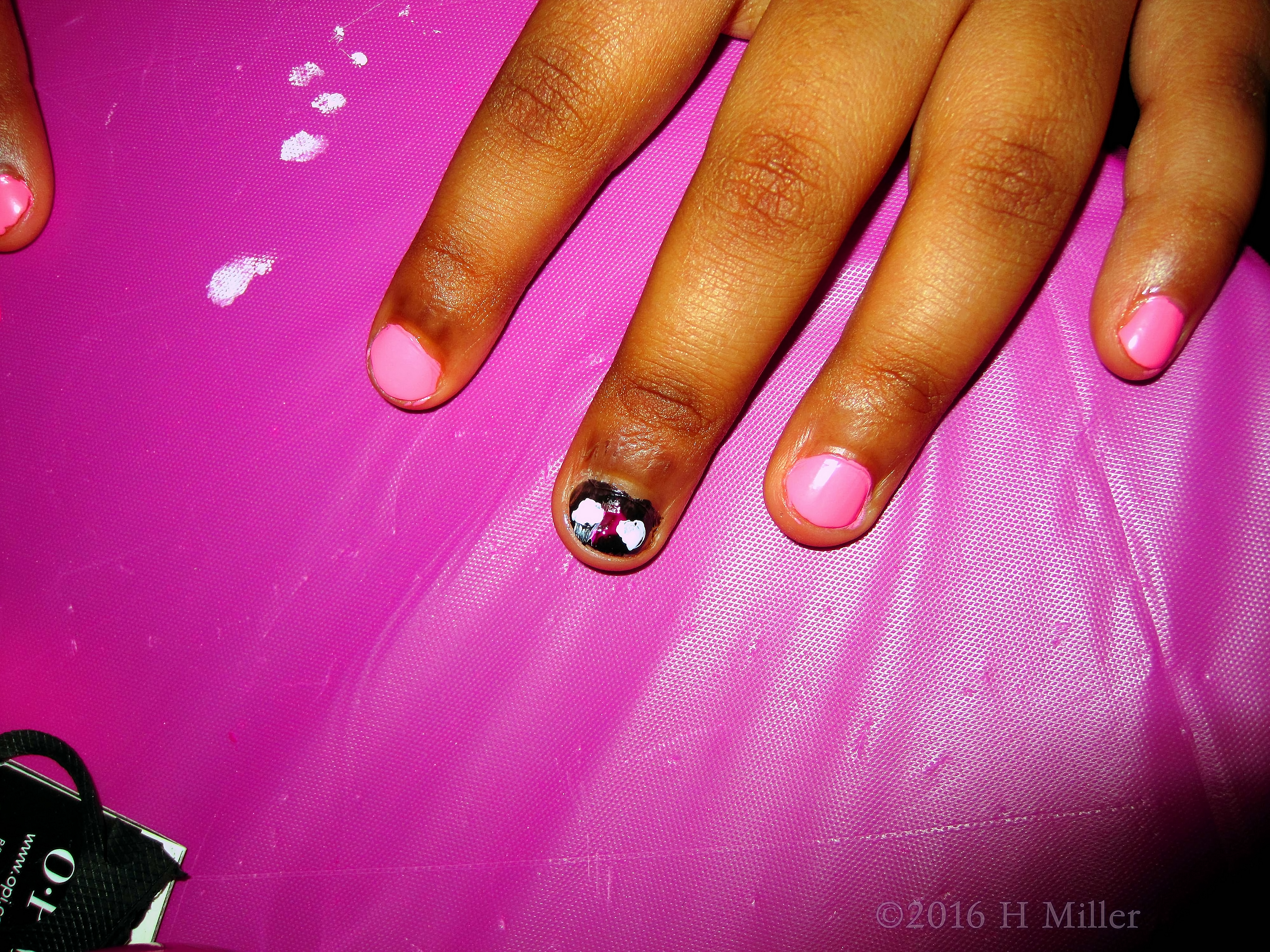 Pink And Black Mini Manicure Pink And Black Mini Manicure