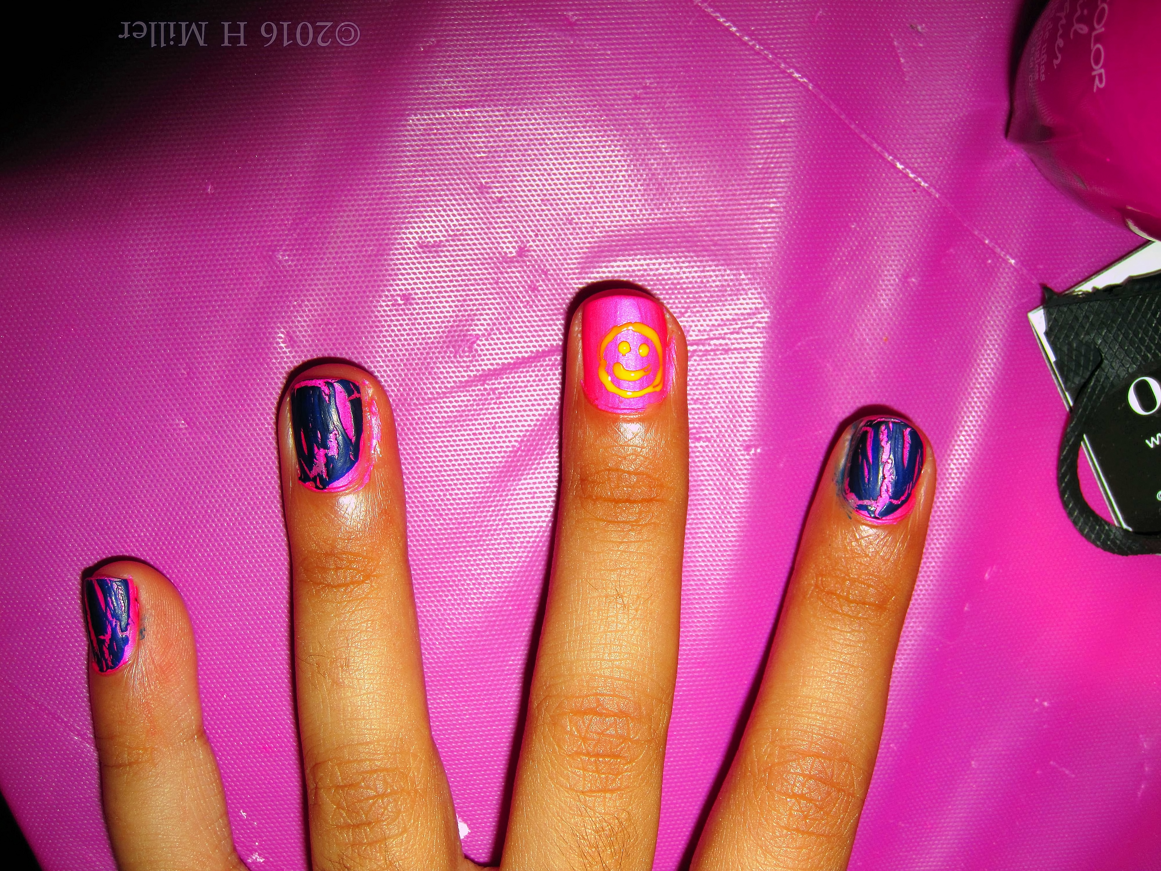 Smiley Face Mini Manicure Smiley Face Mini Manicure