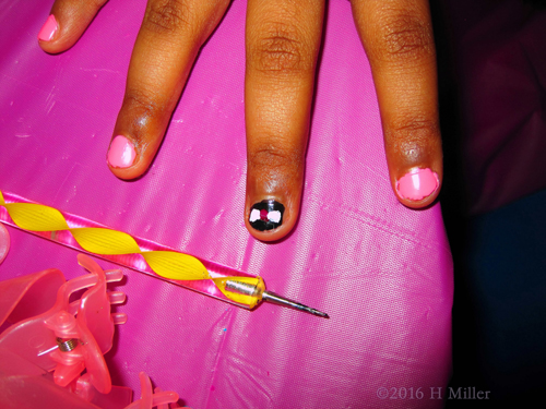 Cute Black And Pink Mini Manicure Cute Black And Pink Mini Manicure
