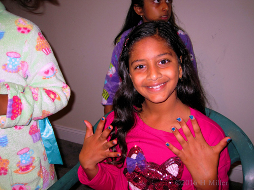 She Loves Her Mini Mani She Loves Her Mini Mani