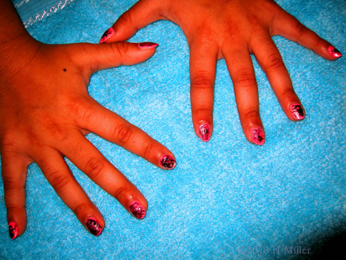 Black And Pink Marbled Mini Mani. Black And Pink Marbled Mini Mani.
