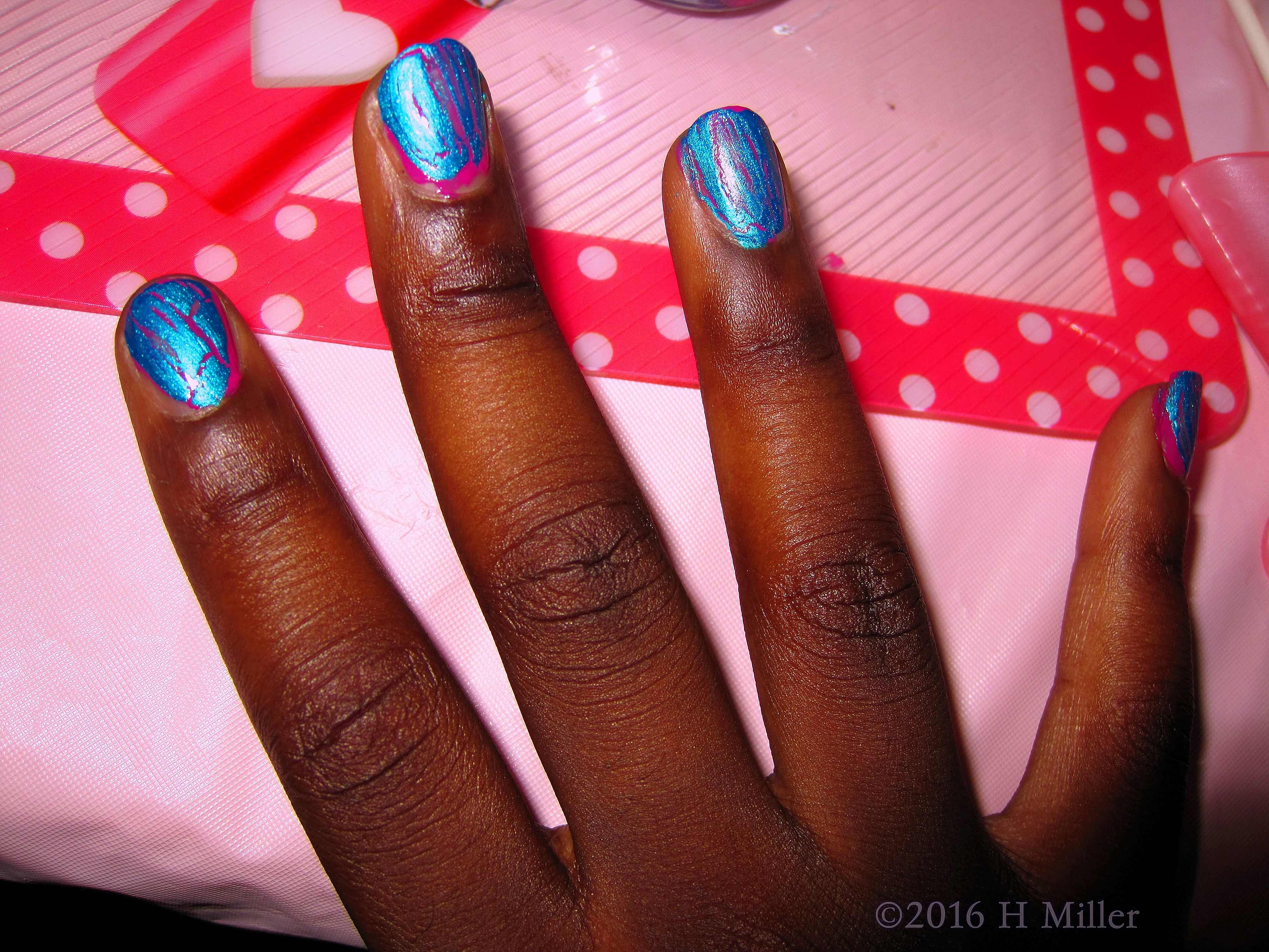 Girls Spa Crackle Blue Manicure Girls Spa Crackle Blue Manicure