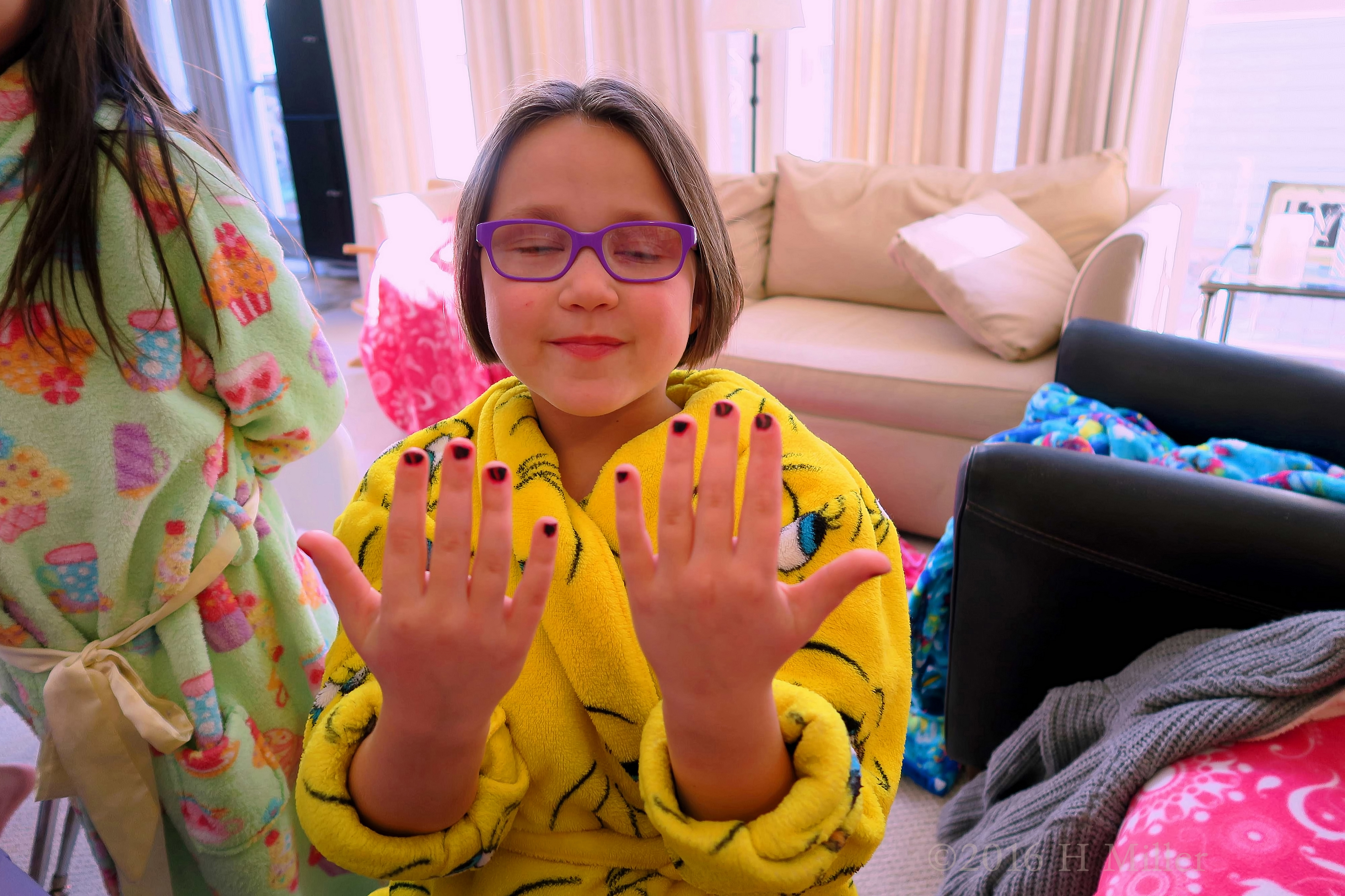 Look At How Cute Her Girls Mini Mani Is! Look At How Cute Her Girls Mini Mani Is!